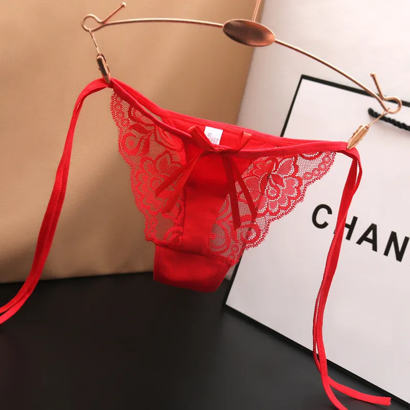 Floral Lace Low-Waist Thong