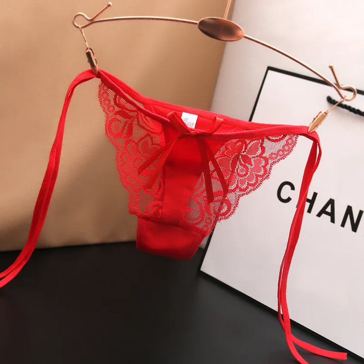 Floral Lace Low-Waist Thong