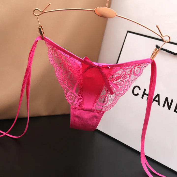 Floral Lace Low-Waist Thong