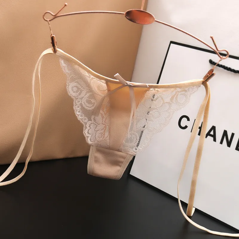 Floral Lace Low-Waist Thong