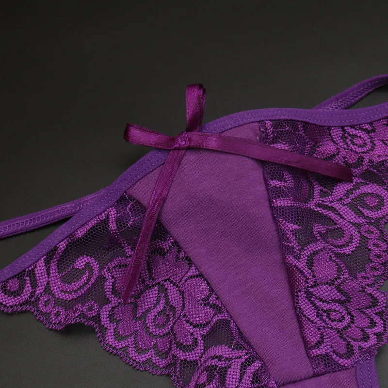 Floral Lace Low-Waist Thong